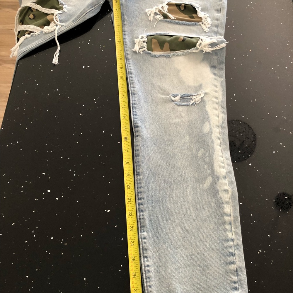 LEVIS Premium Hi Ball Roll Camo Distressed Reg. Tapered Leg (actual 32x29 - Picture 4 of 6